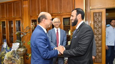 رئيس جامعة أسيوط يستقبل وفداً من سفارة دولة الكويت