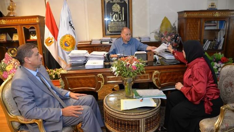 اجتماع محافظ أسيوط
