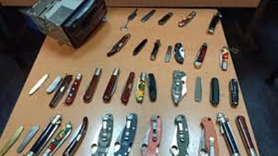 ضبط طالب يروج لبيع الأسلحة البيضاء عبر «فيسبوك»