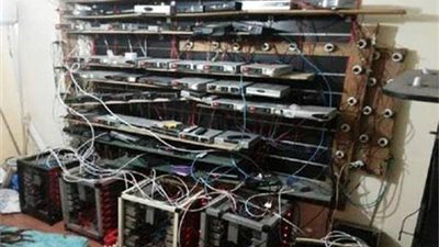 عصابة تقوم بإعادة بث الإشارة الفضائية والإنترنت دون ترخيص في الإسكندرية