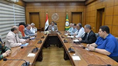 محافظ الدقهلية يعقد اجتماعاً لمتابعة الموقف التنفيذي لحصر الأراضي الغير مستغلة