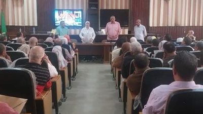 مدير تعليم القليوبية تعقد اجتماعاً مع رؤساء لجان امتحانات الشهادة الإعدادية 