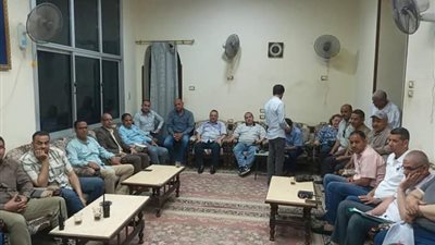 المجلس التنفيذي بالقوصية يناقش خطط التنمية والخدمات ويكرم شهيد الوطن