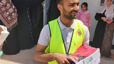 حزب حماة الوطن يوزع عبوات حليب على المواطنين بمبادرة 