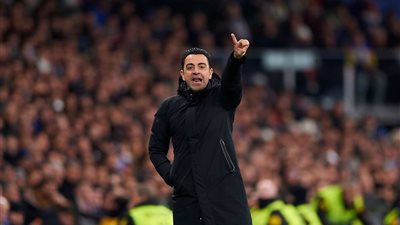 بعد حصد الدوري.. تشافي خامس شخص يحقق اللقب لاعبًا ومدربًا مع برشلونة