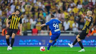 بهدفين لهدف .. الاتحاد ينهي الشوط الأول متقدمًا على الهلال بالدوري السعودي