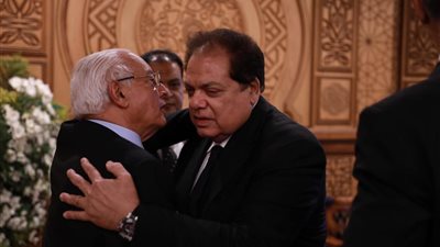 صور.. محمد أبو العينين يتلقى تعازي الشخصيات العامة في وفاة شقيقه