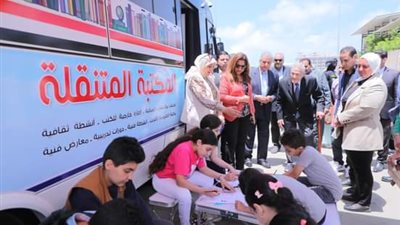مكتبة مصر العامة المتنقلة تصل إلى دمياط