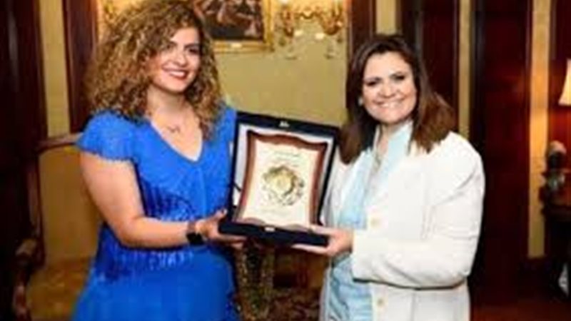 وزيرة الهجرة 