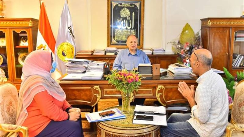 اجتماع محافظ أسيوط