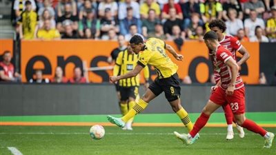 بوروسيا دورتموند يتفوق على أوجسبورج بثلاثية ويعتلي صدارة الدوري الألماني 