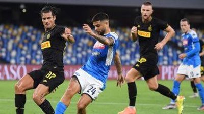 نابولي يسحق إنتر ميلان بثلاثية وينفرد بصدارة الدوري الإيطالي