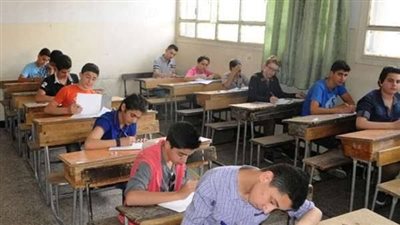 مدرس يسرب امتحان اللغة الإنجليزية بديرب نجم.. و«التعليم» تحقق