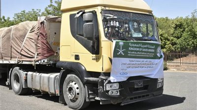 مركز الملك سلمان للإغاثة يوزع مساعدات متنوعة في دار البني عامر