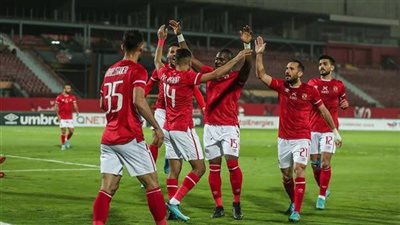 الأهلى يتفوق على إنبي بثنائية ويواصل تربعه على صدارة الدوري 