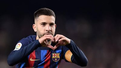 بعد 11 عامًا.. جوردي ألبا يقرر الرحيل عن برشلونة ويودع الجماهير بالكامب نو 