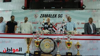 صور.. مرتضى منصور يتخلى عن رئاسة الزمالك ولاعبو الفريق يتعهدون بتحسين الأداء