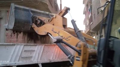 رفع 532 طن مخلفات وتسوية وتمهيد طرق خلال حملات ببعض مراكز محافظة أسيوط 