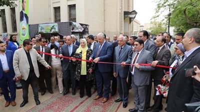 وزيرا الزراعة والتضامن ومحافظ الجيزة يفتتحون معرض زهور الربيع 