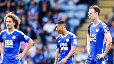 خلال 10 سنوات.. ليستر سيتي رابع فريق يهبط بعد تتويجه بطلًا للدوري الإنجليزي 