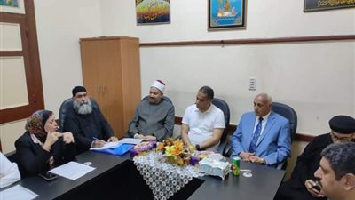 وكيل وزارة التربية والتعليم بأسيوط يعقد اجتماع مع لجنة بيت العيلة المصرية
