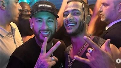 محمد رمضان برفقة نجم كرة القدم العالمي نيمار في فرنسا