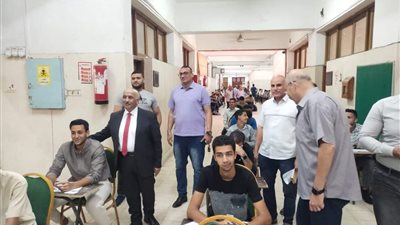 نائب رئيس جامعة الزقازيق يتفقد سير الامتحانات بكلية التربية الرياضية