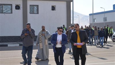 مستقبل وطن بقنا : تسليم 169 وحدة صناعية بنجع حمادي 