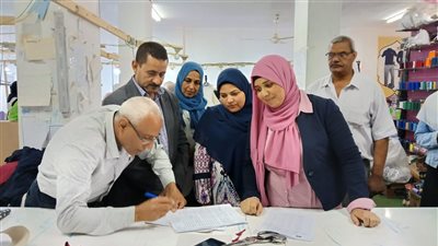 بمصانع الملابس الجاهزة.. توفير عقود عمل للفتيات بقنا