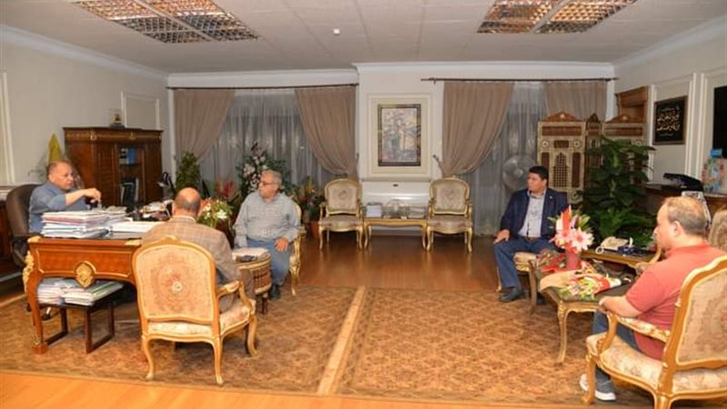 اجتماع محافظ أسيوط