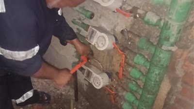 شركة مياه أسيوط تحصر الوصلات الخلسة وتحدث بيانات العملاء