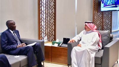 مركز الملك سلمان للإغاثة يستقبل القائم بأعمال سفارة جنوب السودان لدى المملكة