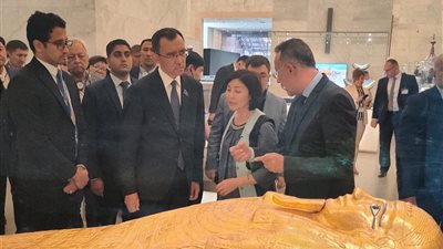 رئيس برلمان كازاخستان ووزراء يزورن المتحف القومي للحضارة المصرية