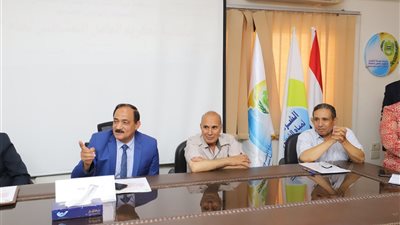 تكريم 32 عامل مثالي بشركة مياه أسيوط والوادي الجديد