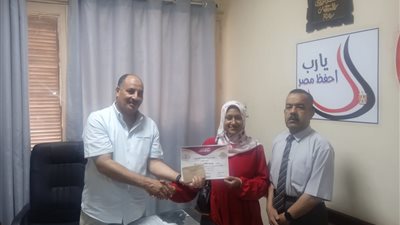تعليم قنا يكرم طالبات الصم وضعاف السمع الفائزات بمسابقة فرسان القراءة 