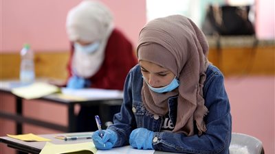 رصد حالات غش واستبعاد ملاحظين.. تفاصيل أول أيام امتحانات الثانوية العامة