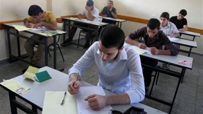 محاضرات مسجلة وبث مباشر.. حياة كريمة تدعم طلاب الثانوية العامة بمراجعات متنوعة 