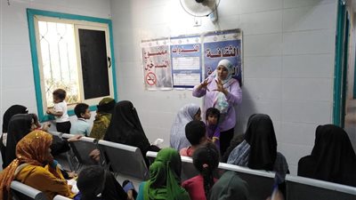 ضمن مبادرة حياة كريمة.. توقيع الكشف على 905 مواطن فى قافلة طبية مجانية بقنا