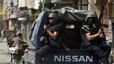 ضبط تشكيل عصابي يحفر للبحث عن الآثار في ورشة للجلود بالقاهرة