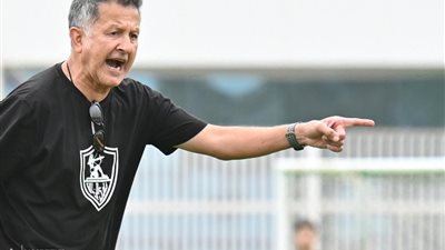 أوسوريو يبحث حل أزمة دفاع الزمالك قبل مواجهة فاركو... بالكأس