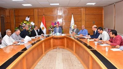رئيس جامعة أسيوط يترأس اجتماع مجلس إدارة وحدة نقل التكنولوجيا المتكاملة