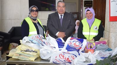 بعد زيارة الرئيس السيسي.. المستشار السيد الفيل يوزع 100 هدية ولعبة على الأيتام والمسنين بالأبعادية بدمنهور