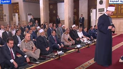 الرئيس السيسي يؤدي صلاة عيد الأضحى بمسجد القوات الجوية