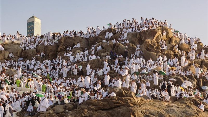 الحجاج يقفون على