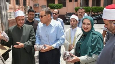 محافظ الشرقية يشهد توزيع 2 طن لحوم من مشروع صكوك الأضاحي والإطعام 