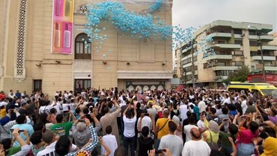 إعلان مزيل عرق على حائط مسجد بالشيراتون يثير جدل على المواقع