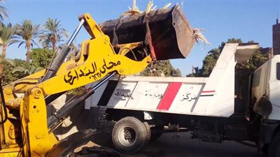 رفع 700 طن مخلفات وقمامة وتمهيد شوارع بالقرى خلال حملات نظافة بأسيوط 