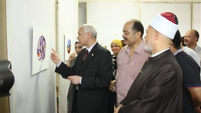 افتتاح معرض تشكيلات منسوجة بكلية التربية النوعية بجامعة أسيوط 