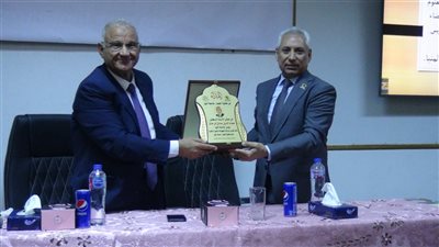 رئيس جامعة المنيا يترأس مجلس كلية العلوم