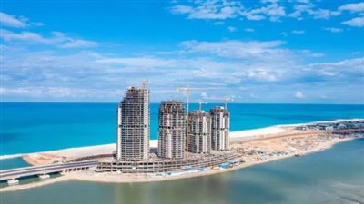 العلمين الجديدة تتزين لاستقبال فعاليات المهرجان